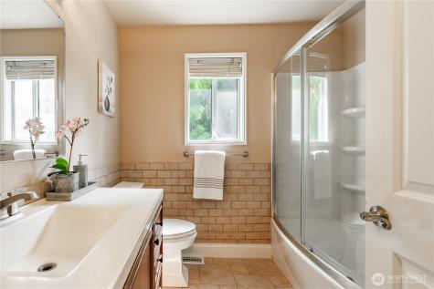 902 52nd Street SE Auburn WA 98092