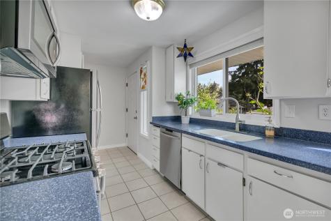 131 S 324th Place Federal Way WA 98003