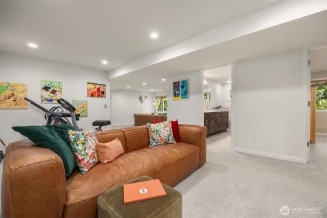 9360 SE 68th Mercer Island WA 98040