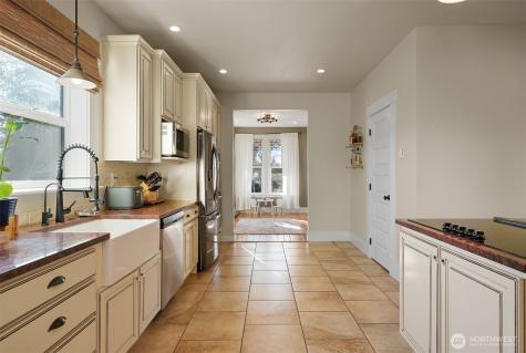 2880 Creasey Road Custer WA 98240