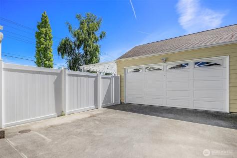 549 N 77th Street Seattle WA 98103