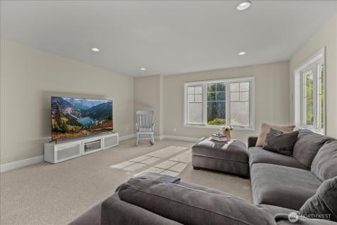 2046 277th Avenue SE Sammamish WA 98075