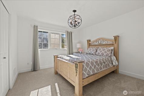 2046 277th Avenue SE Sammamish WA 98075
