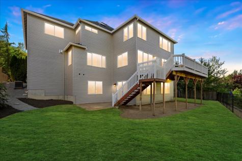 2046 277th Avenue SE Sammamish WA 98075