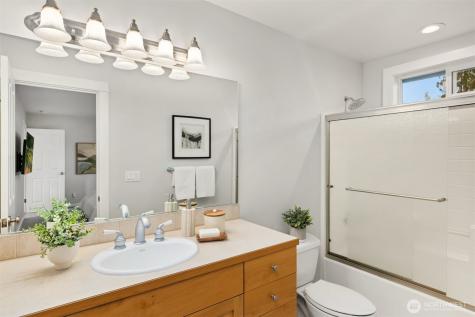 712 Tiffany Meadows Drive NE Bainbridge Island WA 98110