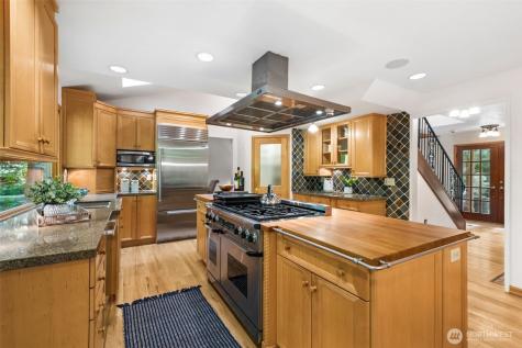 25300 SE Mirrormont Way Issaquah WA 98027
