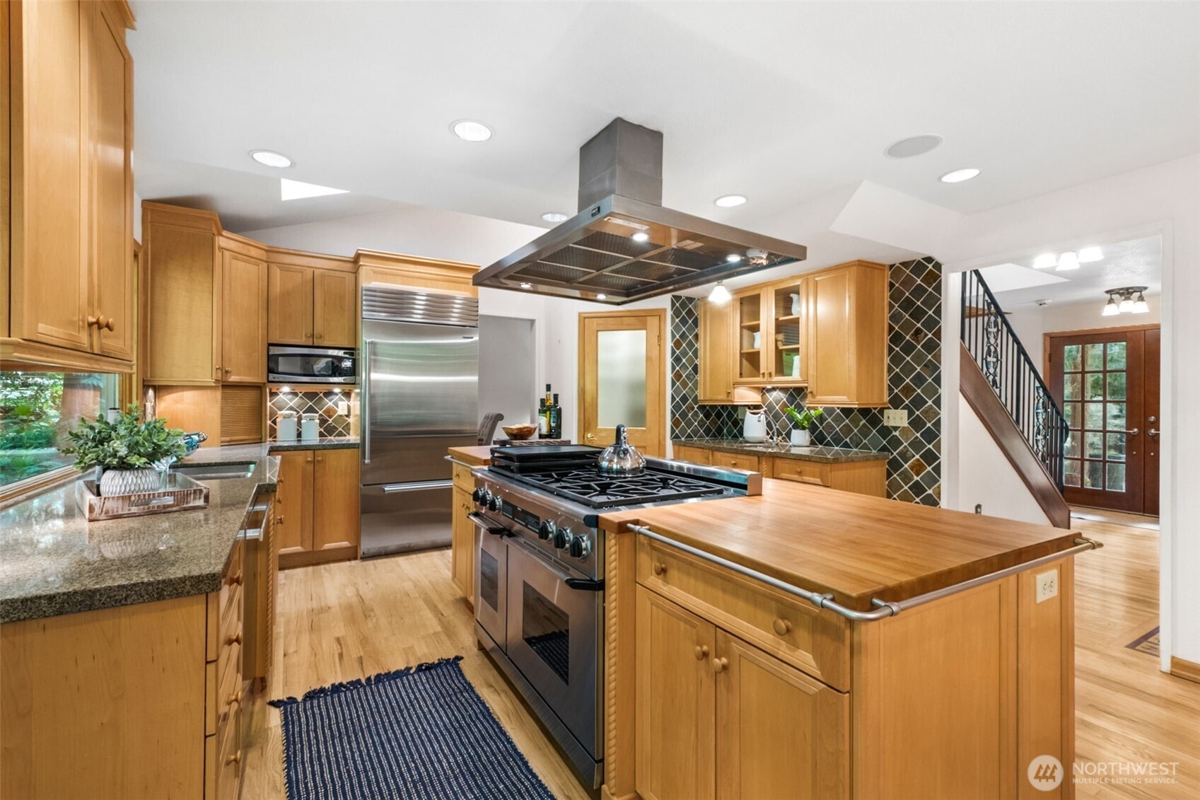 25300 SE Mirrormont Way Issaquah WA 98027