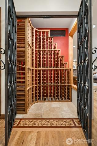25300 SE Mirrormont Way Issaquah WA 98027