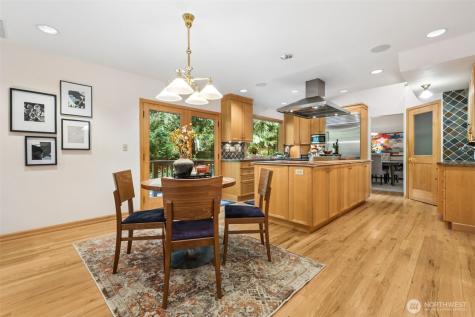 25300 SE Mirrormont Way Issaquah WA 98027