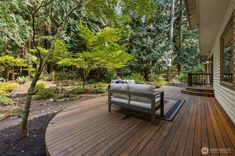 25300 SE Mirrormont Way Issaquah WA 98027