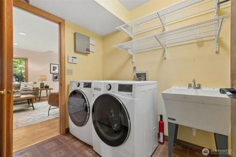 25300 SE Mirrormont Way Issaquah WA 98027