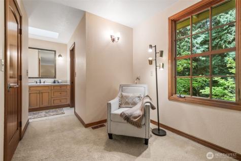25300 SE Mirrormont Way Issaquah WA 98027