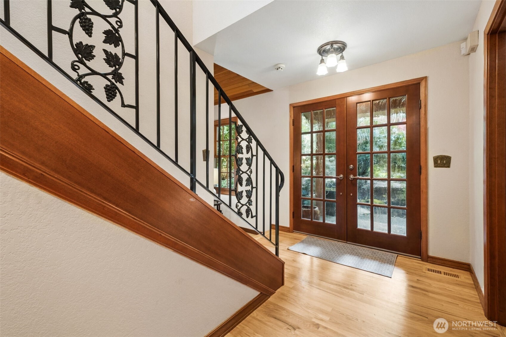 25300 SE Mirrormont Way Issaquah WA 98027