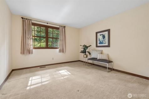 25300 SE Mirrormont Way Issaquah WA 98027
