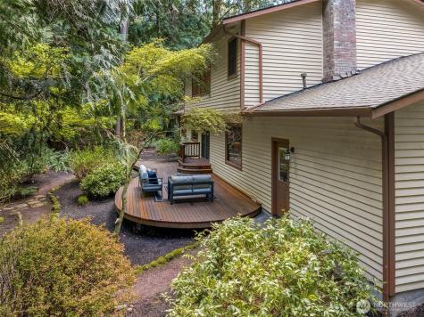 25300 SE Mirrormont Way Issaquah WA 98027