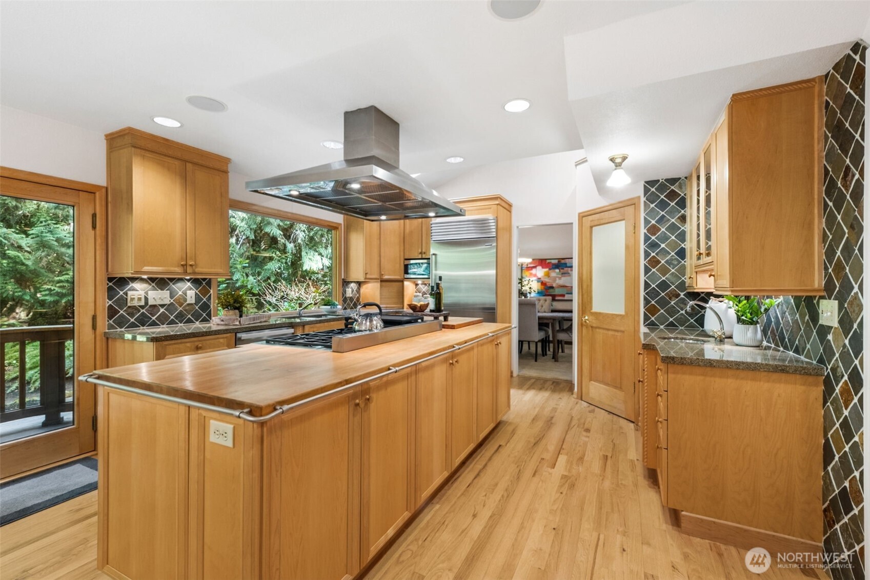25300 SE Mirrormont Way Issaquah WA 98027