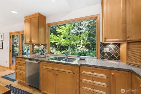 25300 SE Mirrormont Way Issaquah WA 98027