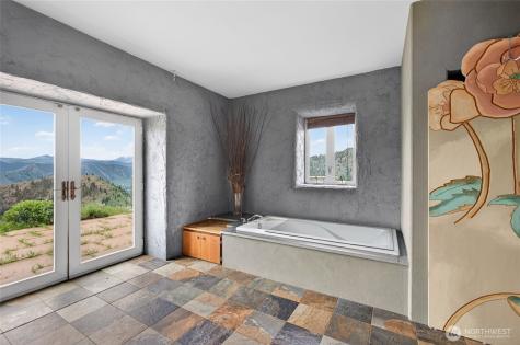 6600 Coyote Ridge Road Cashmere WA 98815
