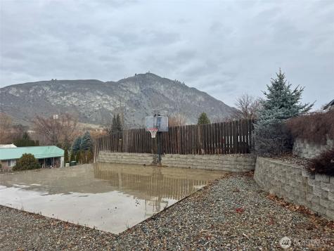 21 Orchard Loop Road N Tonasket WA 98855