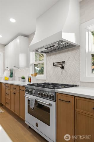 62 165th Avenue SE Bellevue WA 98008