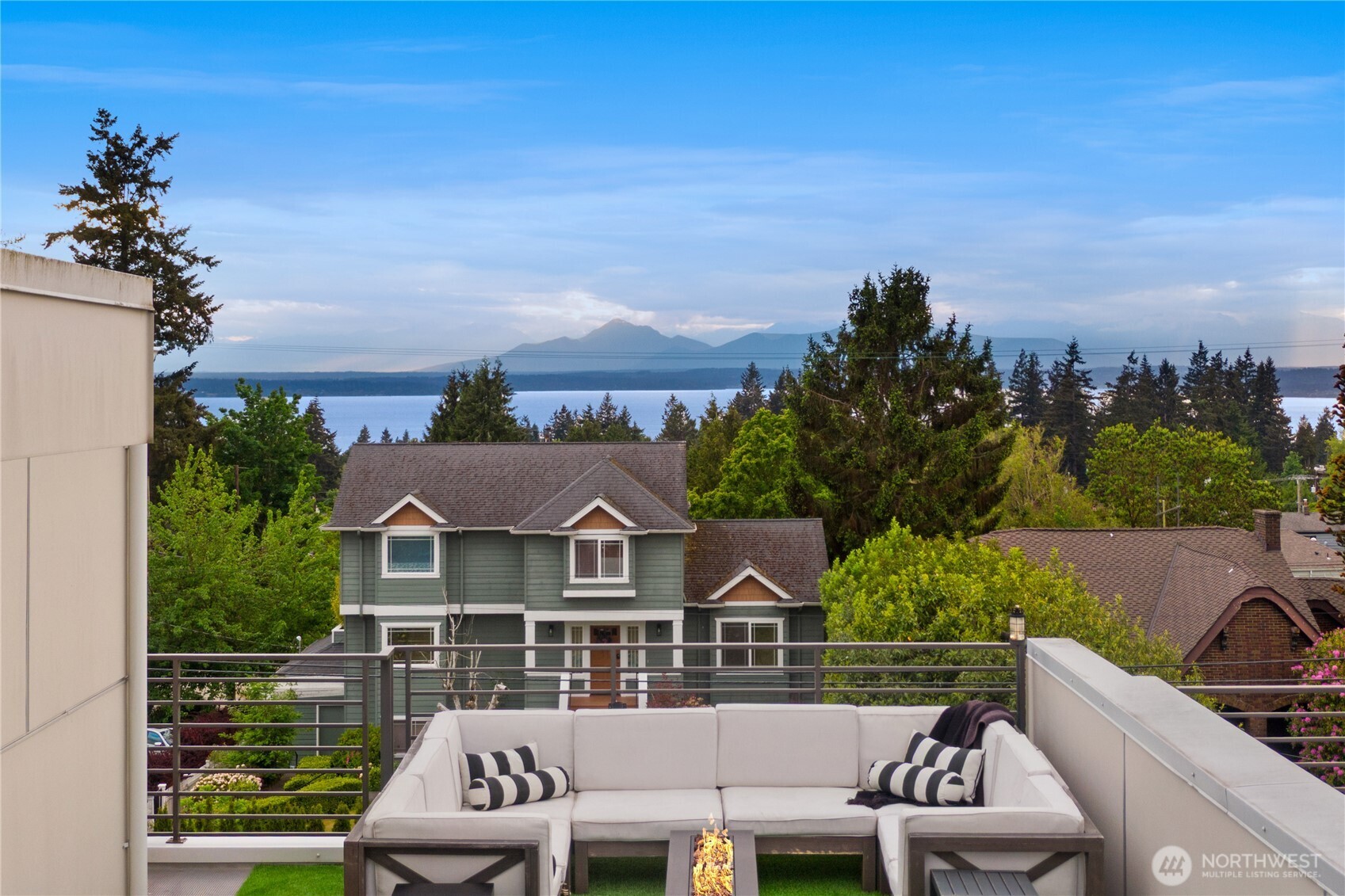 12002 Greenwood Avenue N Seattle WA 98133