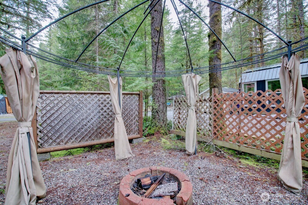 61 Christmas Tree Circle Deming WA 98244