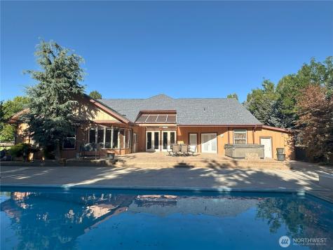 3135 Road B.3 NE Moses Lake WA 98837