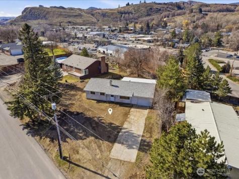 702 West Ridge Drive Omak WA 98841
