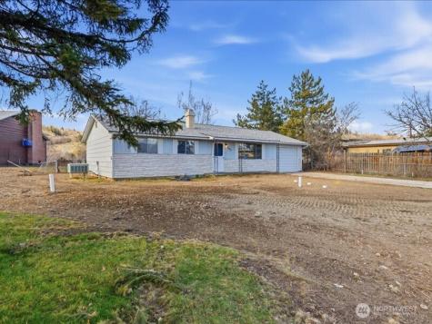 702 West Ridge Drive Omak WA 98841
