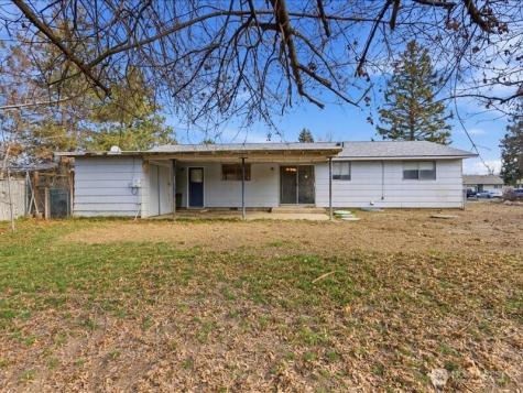 702 West Ridge Drive Omak WA 98841