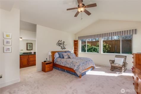 1028 10th Street Mukilteo WA 98275