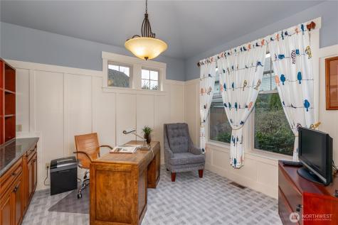1028 10th Street Mukilteo WA 98275
