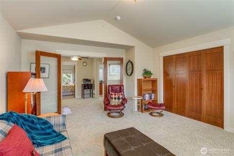 1028 10th Street Mukilteo WA 98275