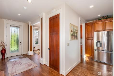 1028 10th Street Mukilteo WA 98275