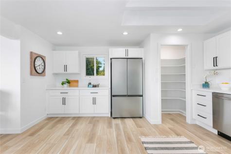 27405 Lofall Court NW Poulsbo WA 98370