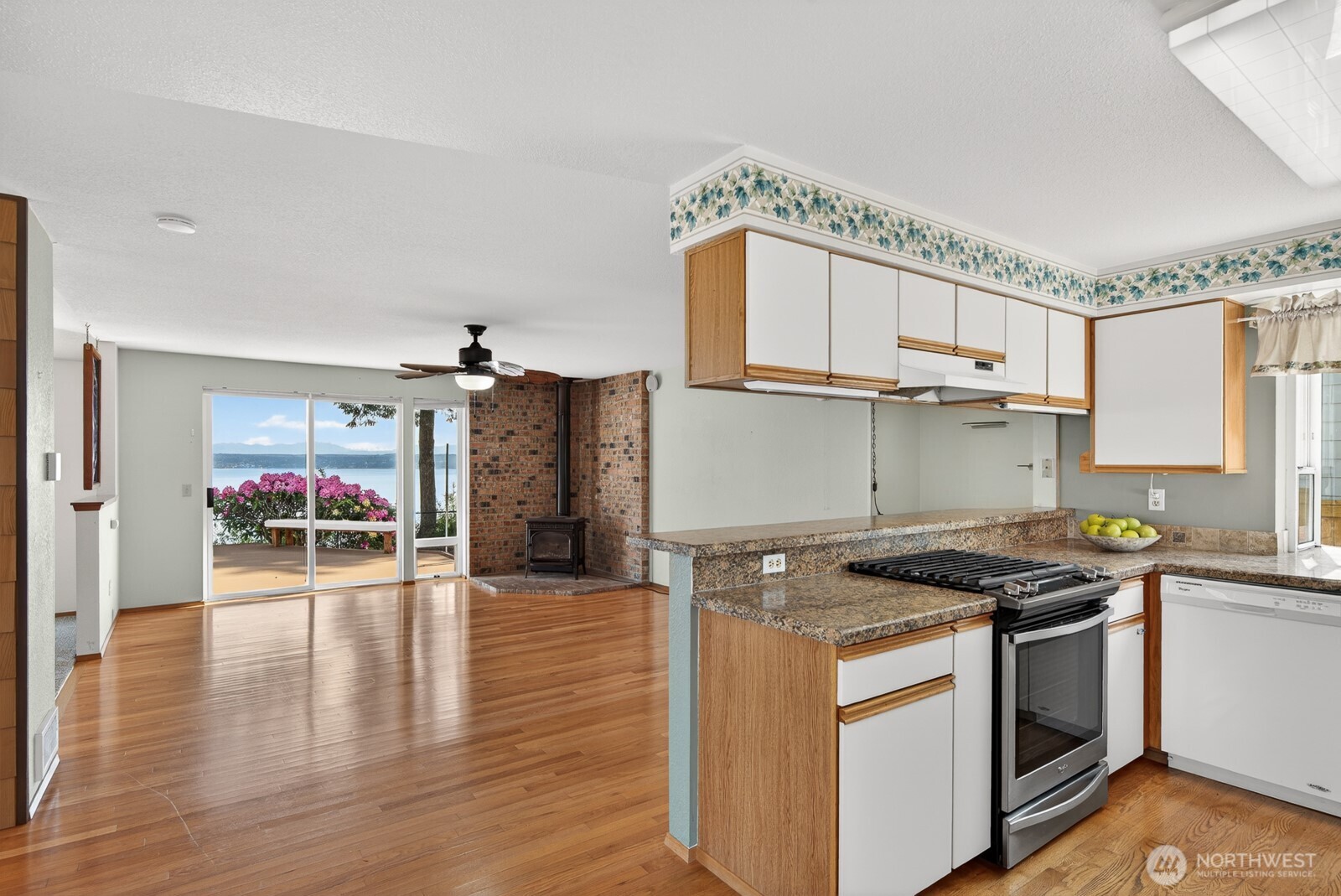 1985 Cascade View Drive Camano Island WA 98282