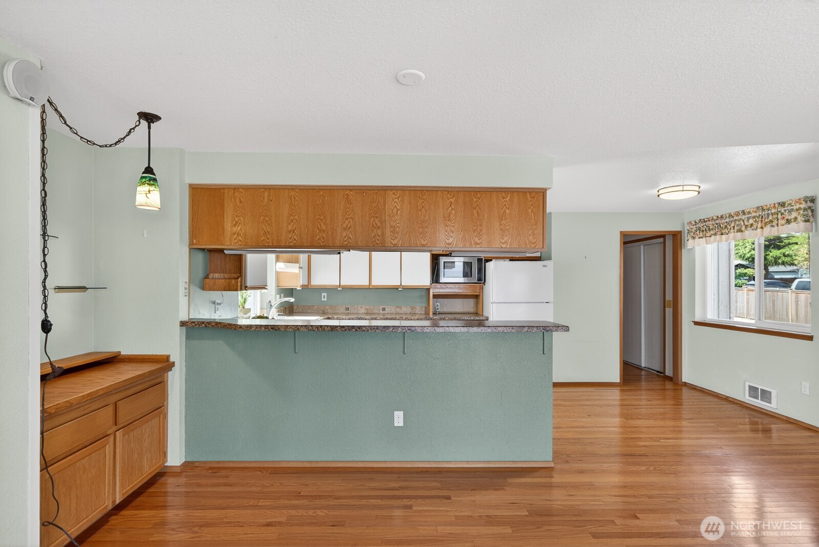 1985 Cascade View Drive Camano Island WA 98282