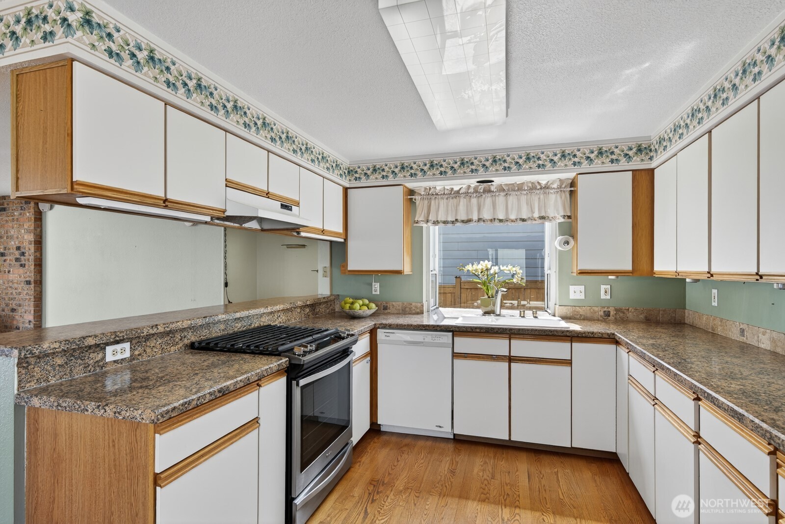 1985 Cascade View Drive Camano Island WA 98282