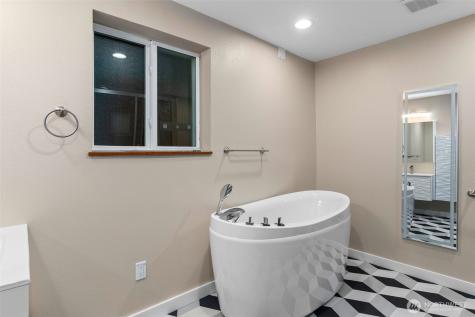 9009 Ridgeview Circle W University Place WA 98466