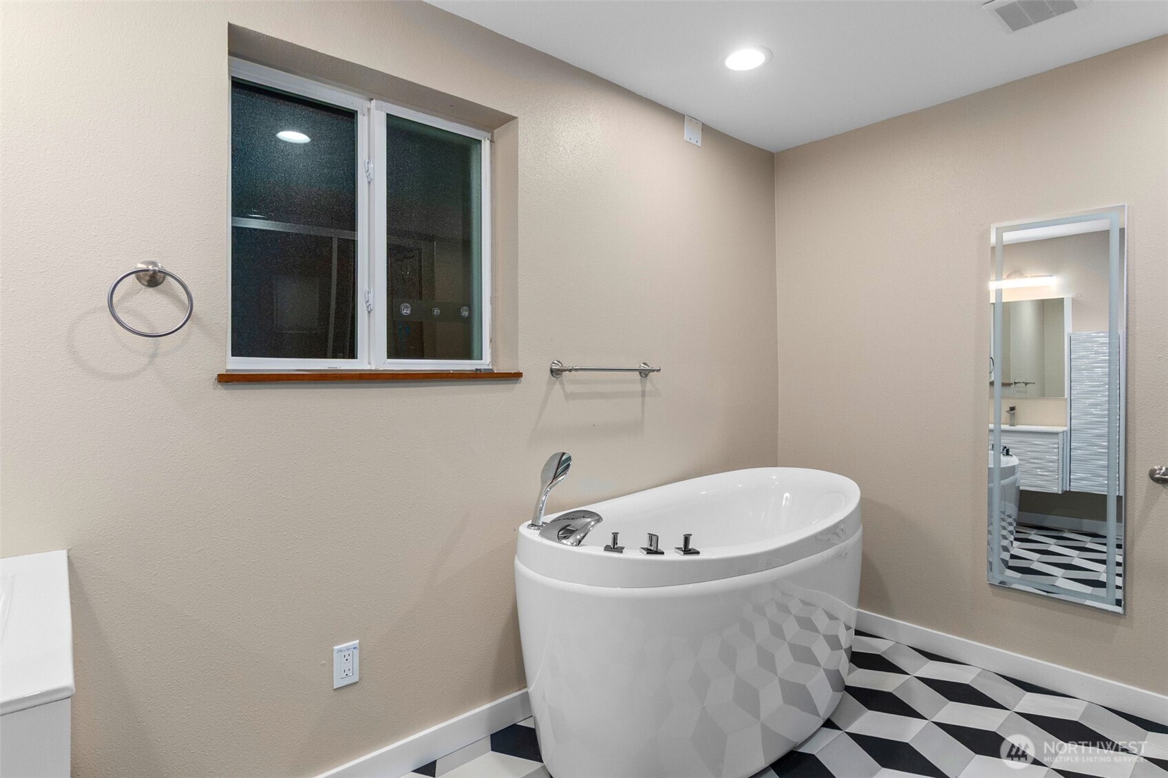 9009 Ridgeview Circle W University Place WA 98466