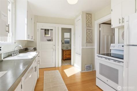 7015 2nd Avenue NW Seattle WA 98117