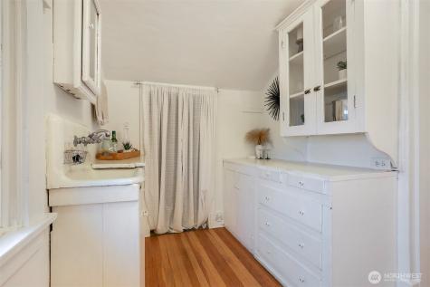 7015 2nd Avenue NW Seattle WA 98117