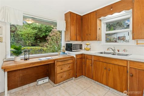 6526 NE 198th Street Kenmore WA 98028