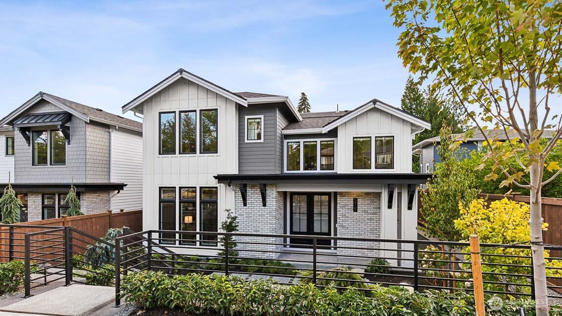 215 8th Avenue W Kirkland WA 98033