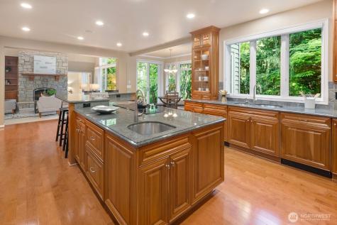 13695 NE 32nd Place Bellevue WA 98005