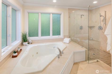 13695 NE 32nd Place Bellevue WA 98005