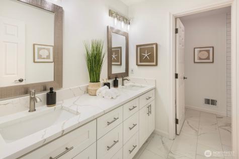 13695 NE 32nd Place Bellevue WA 98005