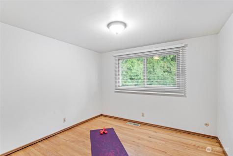 22620 13th Avenue S Des Moines WA 98198