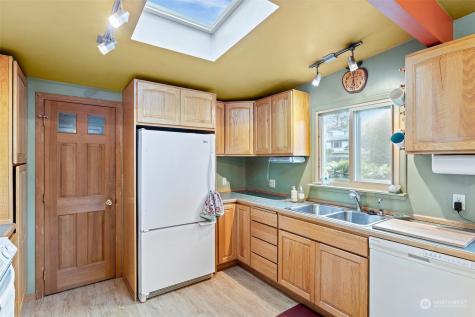 22620 13th Avenue S Des Moines WA 98198