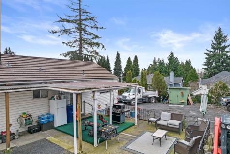 2416 NE 16th Street Renton WA 98056